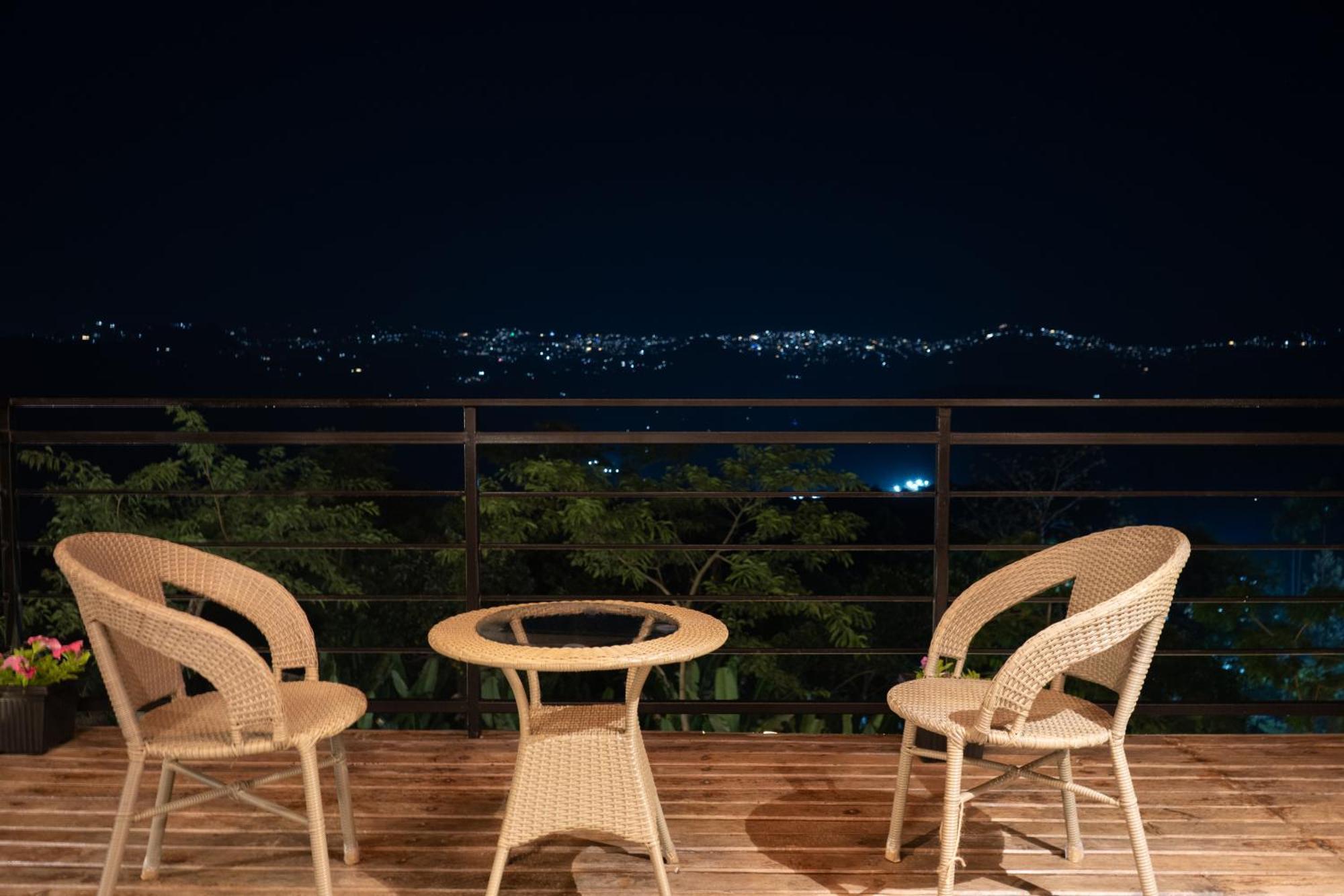 Cave Hill By Ferns Hotel ไอซอล ภายนอก รูปภาพ