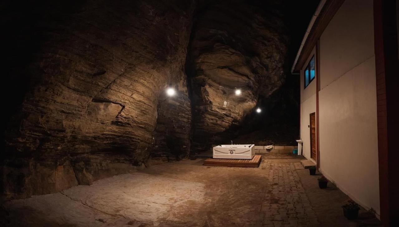 Cave Hill By Ferns Hotel ไอซอล ภายนอก รูปภาพ